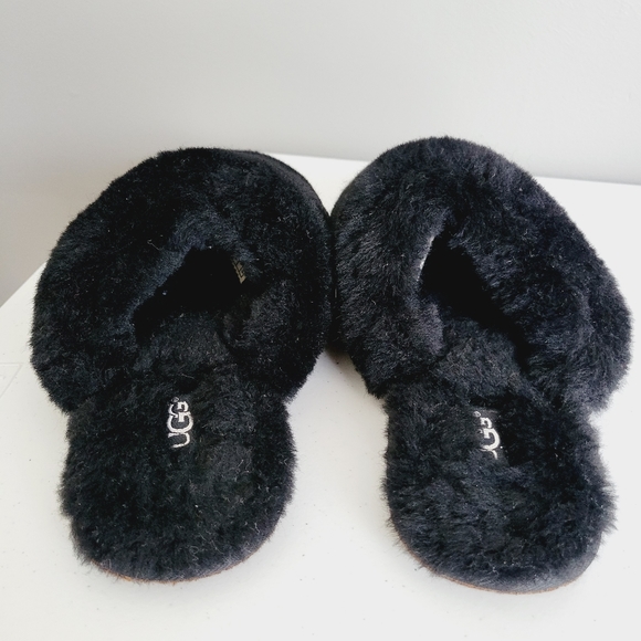 UGG Slippers - Picture 6 of 6
